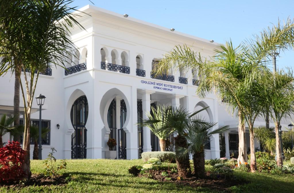 UNE 摩洛哥 campus exterior during daytime