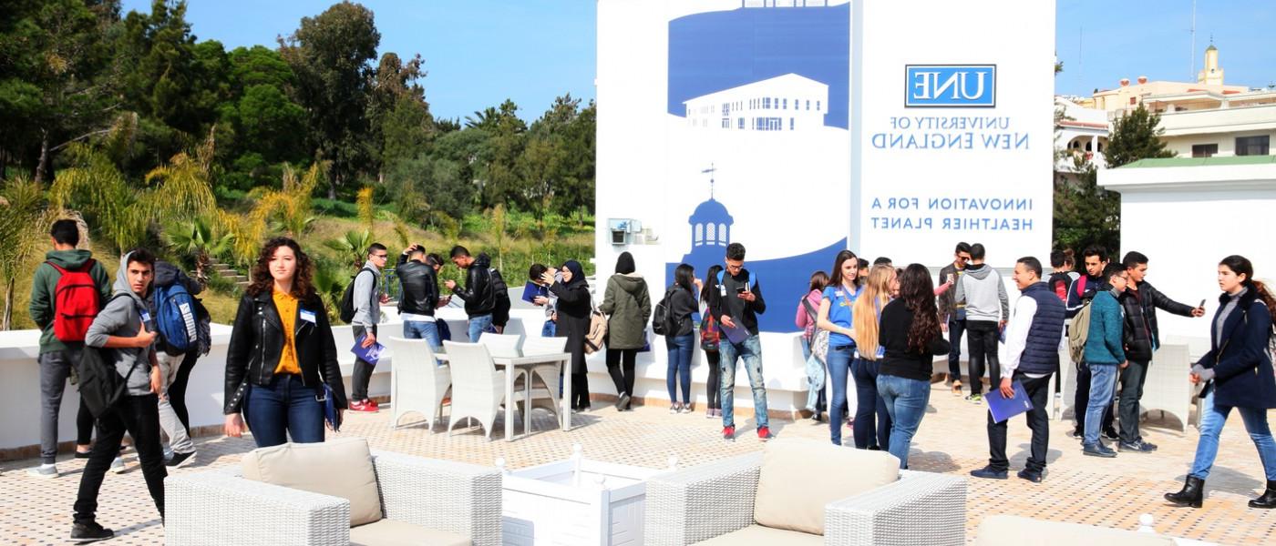 Moroccan students on 一个摩洛哥 rooftop during tour